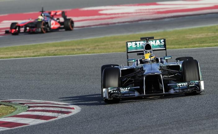 Lewis Hamilton durante prova em Montemelo, próximo à Barcelona, na Espanha (France Press)