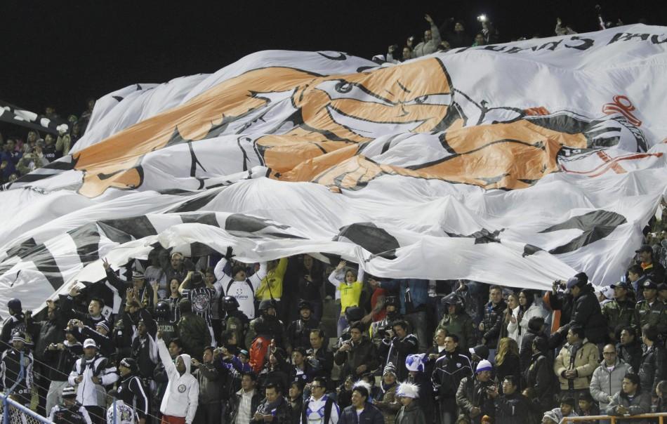 Local onde estava a torcida corintiana em Oruro e de onde partiu o sinalizador (France Press)
