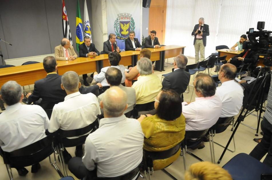 Prefeito Jonas Donizette (PSB) recebeu representantes dos Conselhos Comunitários de Segurança  (Edu Fortes/AAN)