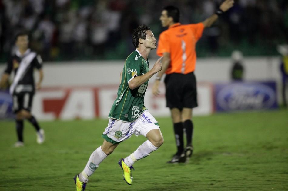 Medina comemora um de seus dois gols no dérbi da semifinal do Paulistão 2012 (Leandro Ferreira/AAN)