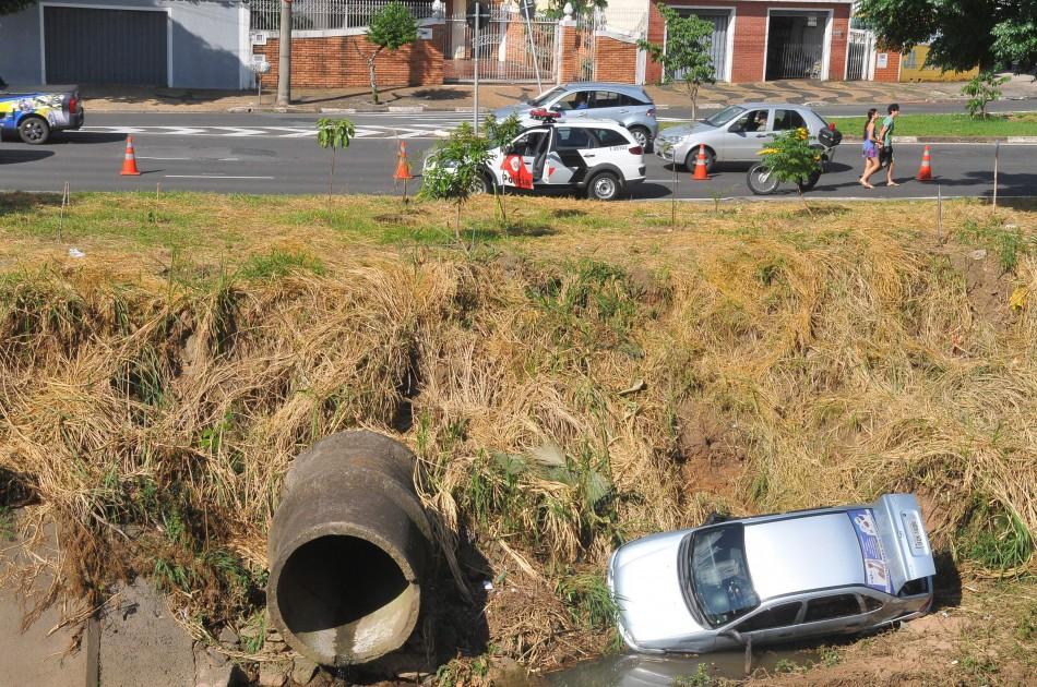 Acidente ocorreu por volta das 15h na Avenida Silveira Rezende (Alessandro Rosman/AAN)