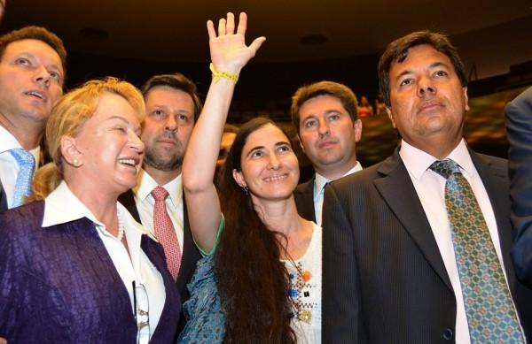 A jornalista e blogueira cubana Yoani Sánchez chegou ao Congresso Nacional, em Brasília (France Presse)