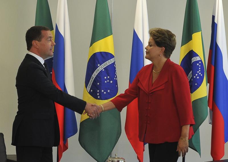 A presidenta Dilma Rousseff recebe o primeiro-ministro da Rússia, Dmitri Medvedev (France Press)