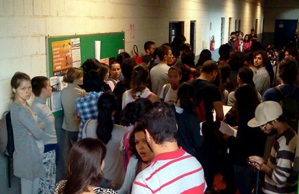 O local da reunião também precisou ser mudado por causa do tempo ruim (Dorinaldo Oliveira/ Correio Popular)