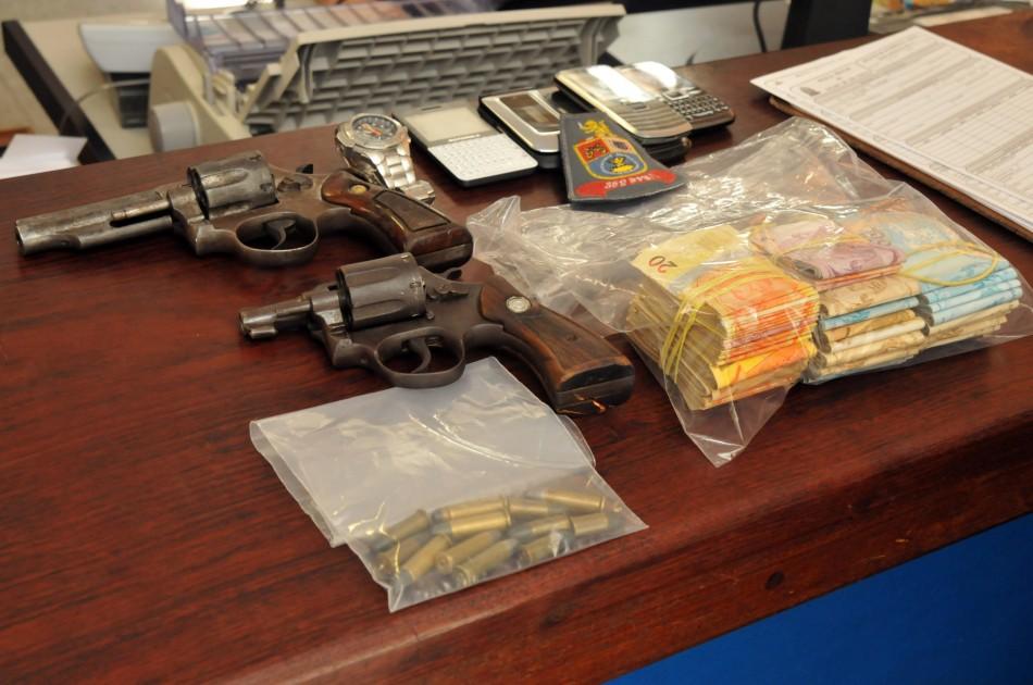 Imagem de armas apreendidas em uma tentativa de roubo na cidade de Vinhedo (Dominique Torquato/AAN)