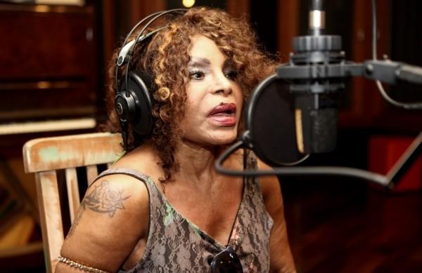 Elza Soares grava trilha sonora de filme em estúdio de Campinas (Rodrigo Zanotto/Especial para AAN)