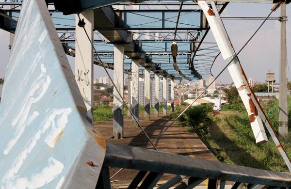 Estação abandonada do Veículo Leve sobre Trilhos no Parque Industrial: Campinas tem 44 quilômetros de ferrovias desativadas em sua área (Cesar Rodrigues/AAN)
