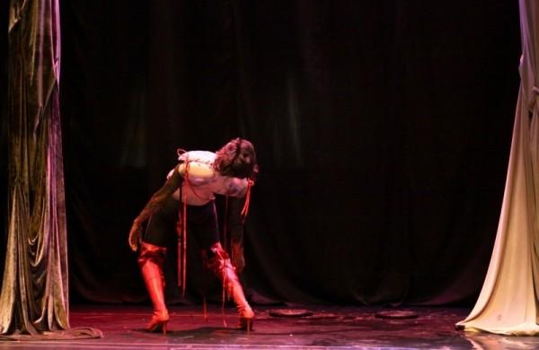 Cena de "Púpik", work in progress com Naomi Silman e Yael Karavan (Divulgação)