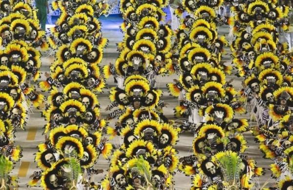 No sábado (16), a partir das 21 horas, a Sapucaí será palco do desfile das campeãs (France Press)