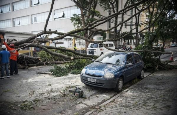 São Paulo ainda enfrenta transtornos por causa da chuva forte desta quinta-feira (14) (Agência Brasil)