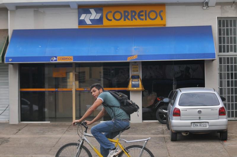Correios orienta moradores a buscar encomendas em agência (Alessandro Rosman/AAN)