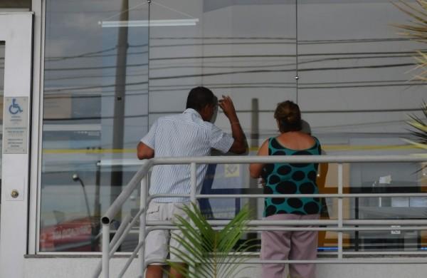 Um chinelo e duas barras de ferro foram apreendidos pela polícia (Érica Dezonne/ AAN)