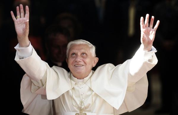 Papa Bento XVI durante uma visita a Valencia (France Press)