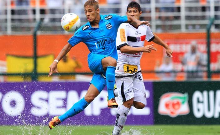 A derrota em casa custou a liderança do campeonato ao Santos (cedoc)