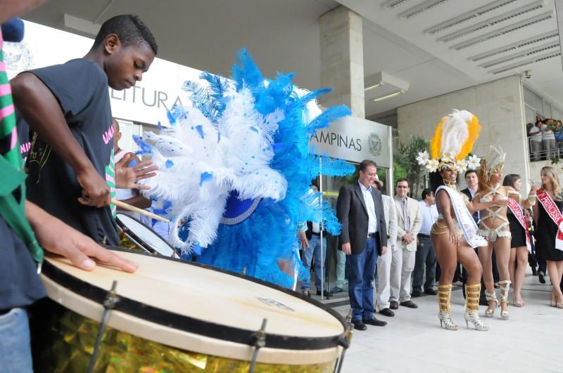 Batucada na última semana deu mostra do que será o desfile (Edu Fortes/AAN)