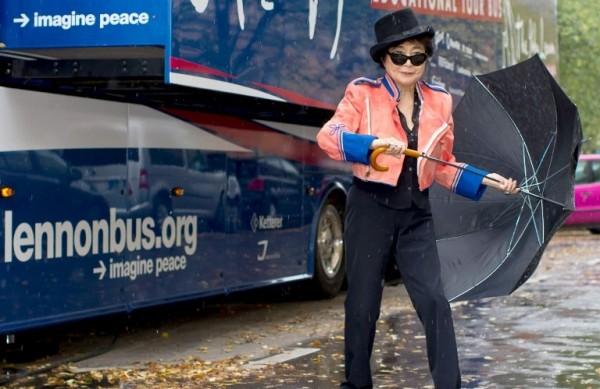 A artista japonesa Yoko Ono recebeu o Prêmio Theodor Wanner por sua militância em favor da paz (France Press)