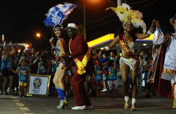 Demora irritou muitos dos 5 mil espectadores que aguardavam pelo desfile (Érica Dezonne/ AAN)