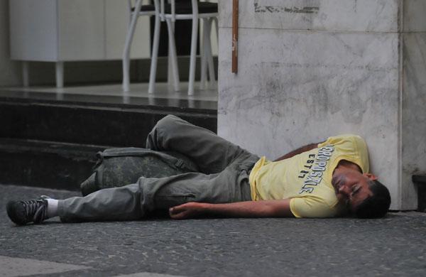 Não importa o lugar, quando o sono vem só dormindo (Alessandro Rosman/AAN)