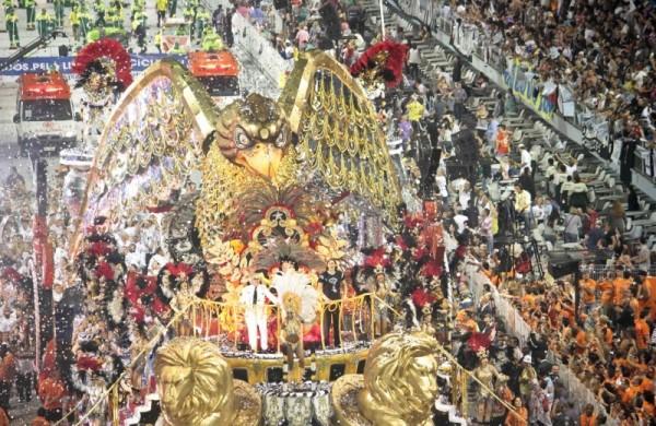 A agremiação corintiana foi a segunda escola da noite a passar pelo sambódromo (Fernando Heisi/ SPTuris)