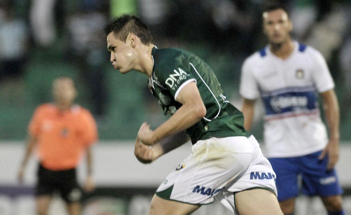 O zagueiro Tiago Pagnussat fez o primeiro gol do Guarani na partida (Leandro Ferreira/AAN)