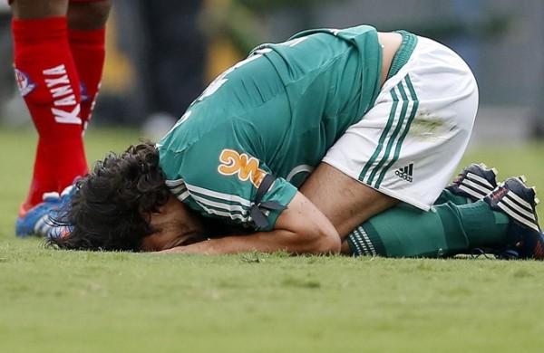 Valdívia deve ficar duas semanas sem jogar (Cedoc)