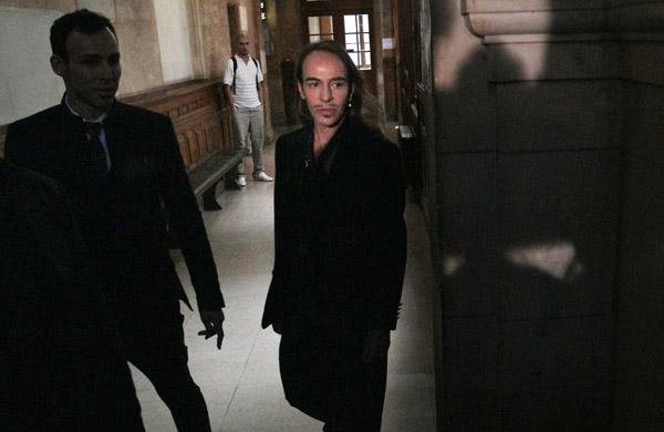 A Dior perdeu a causa porque sua estratégia é "equivocada", ao alegar que Galliano não era um funcionário da casa (FRANCE PRESS)