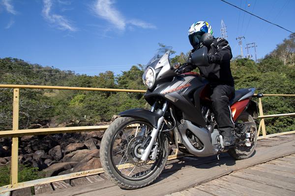 Honda XL 700V Transalp: Big Trail oferece agilidade, conforto, segurança, desempenho e prazer de pilotar sozinho ou com a garupa (Osvaldo Furiatto Jr./AAN)