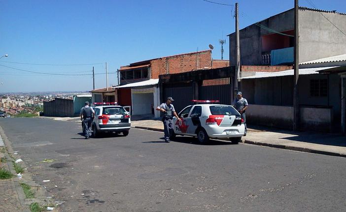  Segundo a população, a PM está realizando revistas e removendo carros das ruas.  (Shana Maria Pereira/AAN)