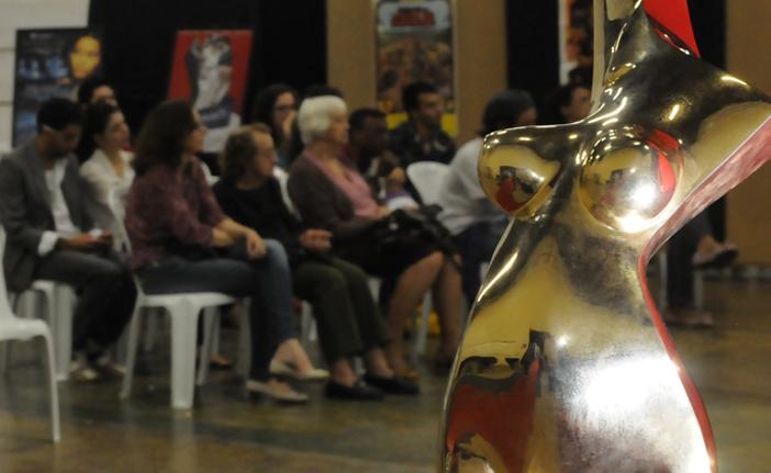 Troféu Cine Cosmo exposto na mostra ( Edu Fortes/AAN)
