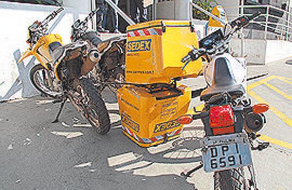 Adolescentes roubam motos dos Correios ( Cedoc/RAC)