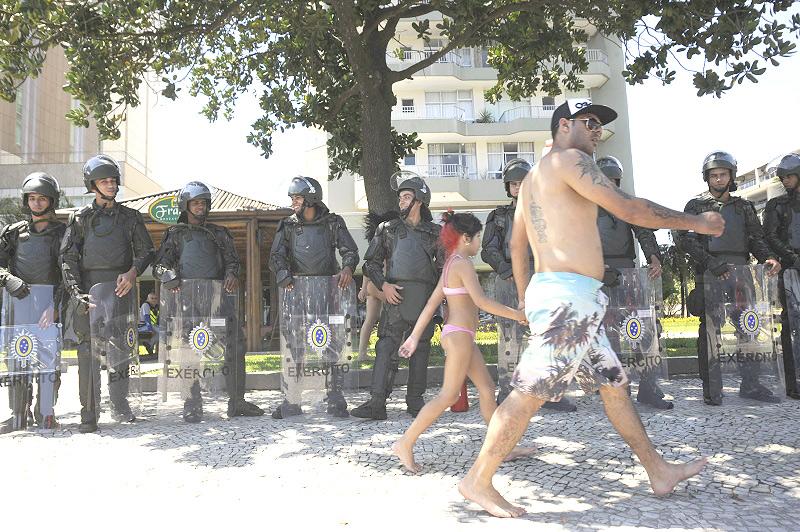 Na Barra da Tijuca, no Rio, 1,1 mil integrantes das Forças Armadas estão em frente ao Hotel Windsor para impedir que eventuais protestos atrapalhem o evento (Agência Brasil)