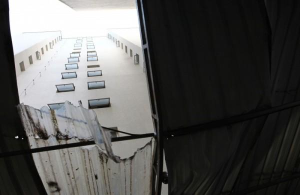 Cobertura danificada após o incidente na madrugada desta quarta-feira (Rodrigo Zanotto/Especial para a AAN)