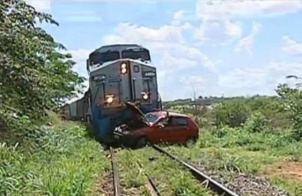 Carregado com grãos, trem vinha de Mirassol e seguia para Araraquara ( Divulgação)