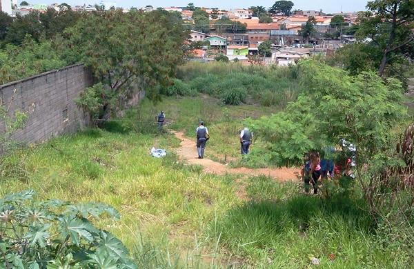 Morador teria infartado com a intimação; corpo envolto foi envolvido em saco plástico azul  (Shana Maria Pereira/AAN)