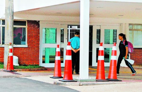 Movimentação em frente à reitoria da Unicamp, que foi ocupada pelo movimento estudantil por 18 dias e começa a retomar o cotidiano: polícia abre investigação criminal sobre o caso (Camila Moreira/AAN)