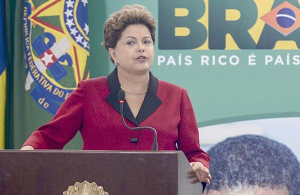 A presidente Dilma Rousseff aprovou mudanças em reajuste de combustíveis (Agência Brasil)