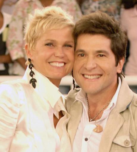 Xuxa re o cantor Daniel (Divulgação)