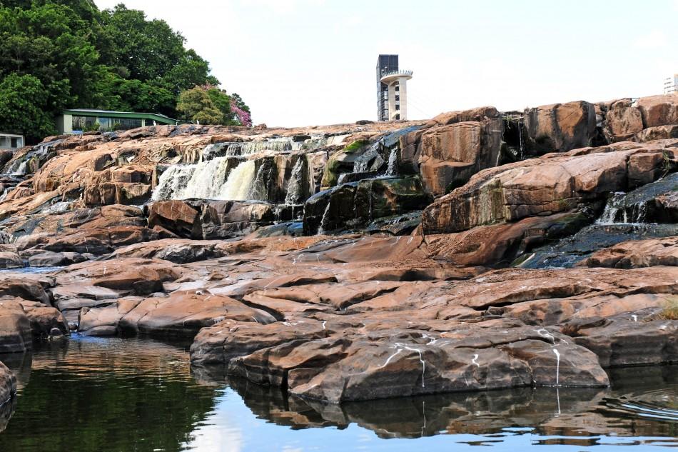 O salto do Rio Piracicaba virou uma montanha de pedra  (Del Rodrigues/Gazeta de Piracicaba)