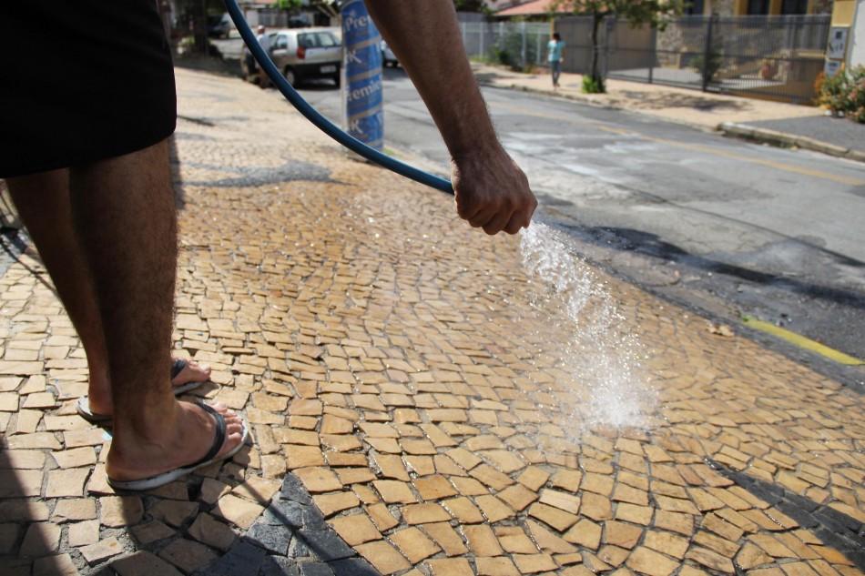 Sanasa diz que a&ccedil;&atilde;o contra o desperd&iacute;cio de &aacute;gua visa mais a educa&ccedil;&atilde;o do que a puni&ccedil;&atilde;o (Camila Ferreira/AAN)