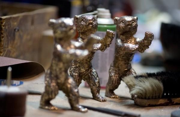 Os trof&eacute;us Urso de Ouro que ser&atilde;o entregues aos vencedores do Berlinale (France Press)