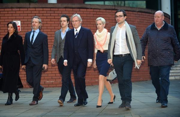 Ator brit&acirc;nico, William Roache (C) deixa f&oacute;ruma na Inglaterra ap&oacute;s absolvi&ccedil;&atilde;o (France Press)