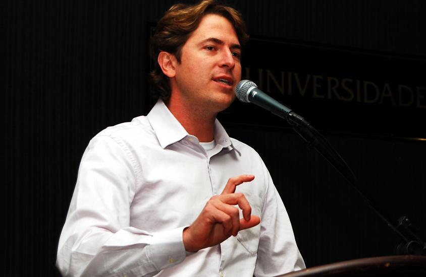 O Minist&eacute;rio P&uacute;blico havia denunciado Zeca Dirceu por, no dia do primeiro turno, ter afixado adesivos que indicavam o ent&atilde;o candidato a deputado ( Divulgação)