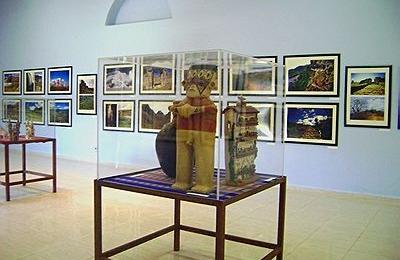 Mostra tem 80 fotos e cer&acirc;micas tradicionais do Peru ( Divulgação)