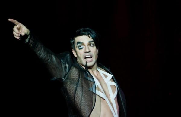 Jarbas Homem de Mello no papel de MC no musical Cabaret, que estar&aacute; em cartaz no Theatro Municipal de Paul&iacute;nia ( Divulgação)