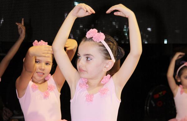 Atualmente, o Grupo de Dan&ccedil;a da Prefeitura de Nova Odessa &eacute; composta por aproximadamente 150 alunos ( Divulgação)