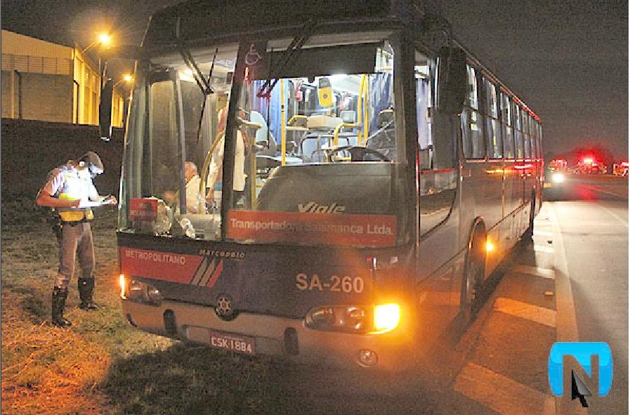 O &ocirc;nibus transportava cerca de 60 passageiros no momento da tentativa de assalto (Portal Nogueirense)