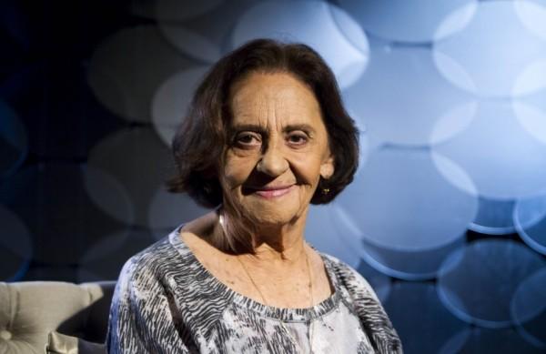 Atriz Laura Cardoso mant&eacute;m seu contrato com a Rede Globo e, enquanto n&atilde;o a chamam para um pr&oacute;ximo trabalho, faz teatro ( Divulgação)