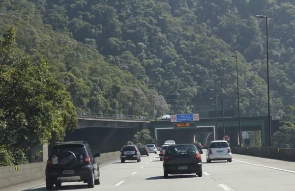 Segundo a Ecovias, os motoristas devem pegar o Sistema Anchieta-Imigrantes a partir das 18h ( Divulgação)