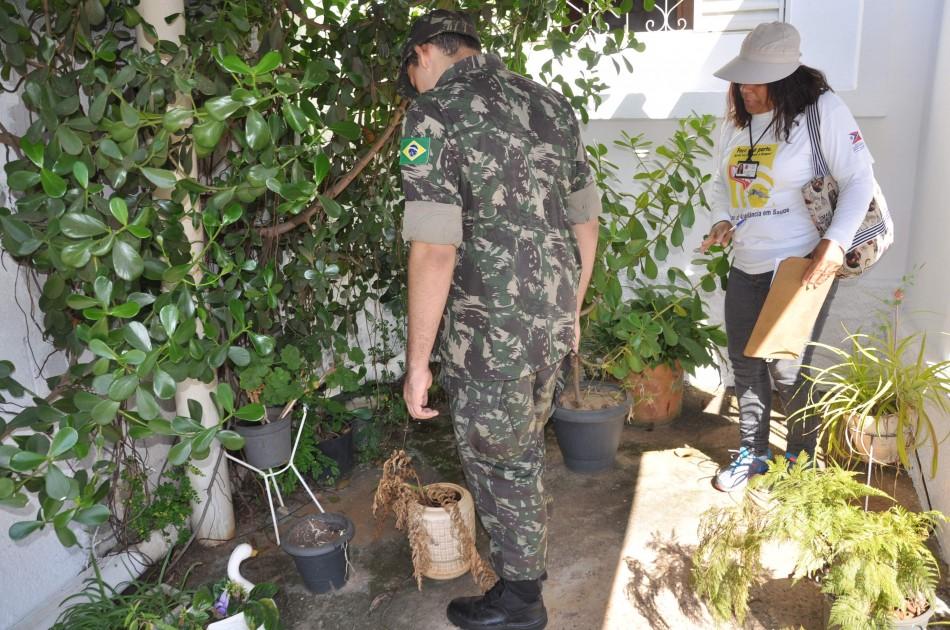 Atiradores do Tiro de Guerra atuam no combate &agrave; dengue em Americana (Marília Pierre/Prefeitura de Americana)