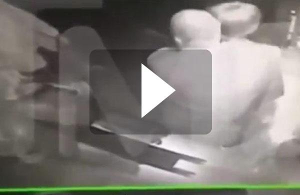 Beyonc&eacute; permanece quieta ao lado do marido, enquanto a irm&atilde;, tamb&eacute;m cantora, o agride ( Reprodução)